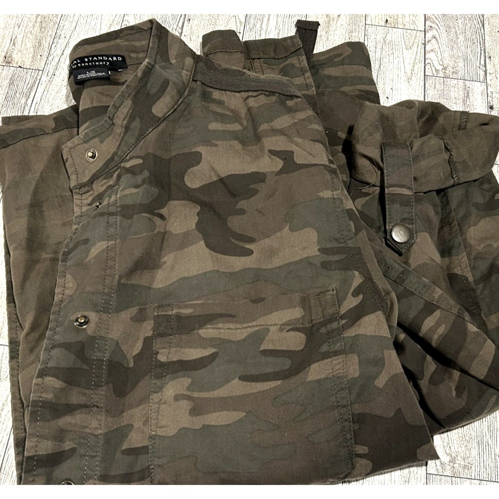 SOCIAL‎ STANDARD By SANCTUARY CAMO JACKET TOP WOMENS LARGE